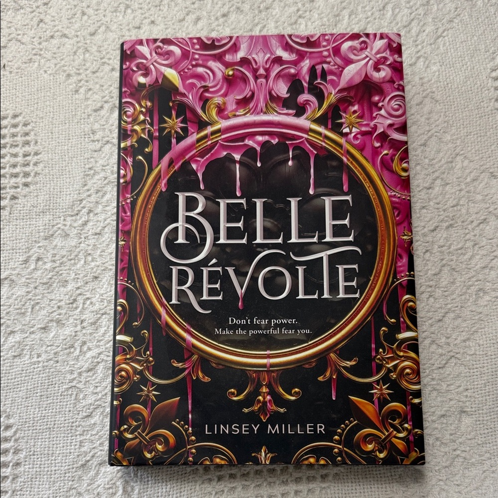 Belle Révolte by Linsey Miller Hardcover Book